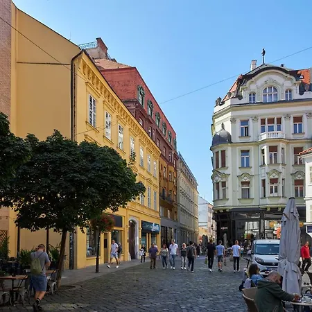 Le Monde - Amazing 5bdr In Downtown * Μπρατισλάβα