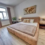 Le Monde - Amazing 5bdr In Downtown Lägenhet Bratislava