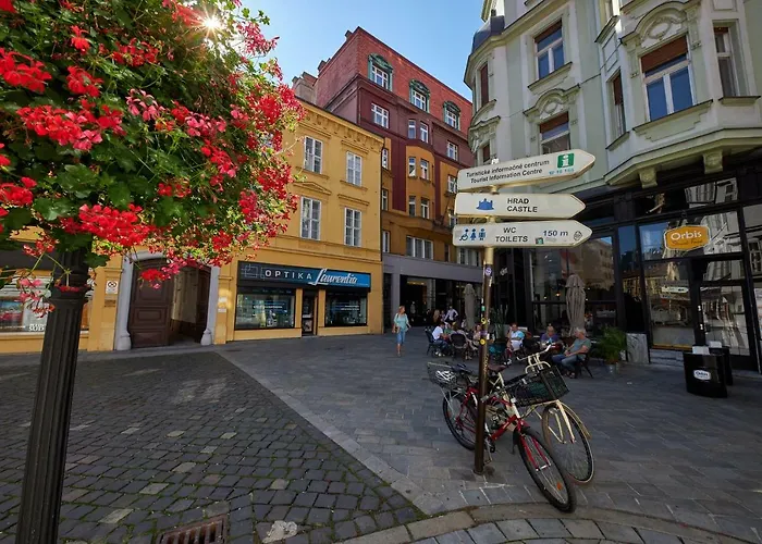 Le Monde - Amazing 5bdr In Downtown Apartamento Bratislava