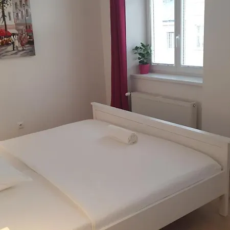 Апартаменти Le Monde - Amazing 5bdr In Downtown Братислава