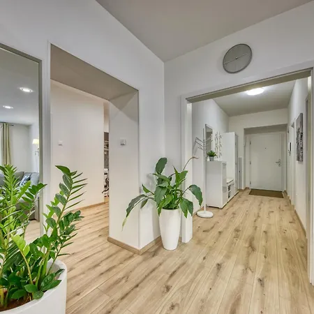 Le Monde - Amazing 5bdr In Downtown * Братислава