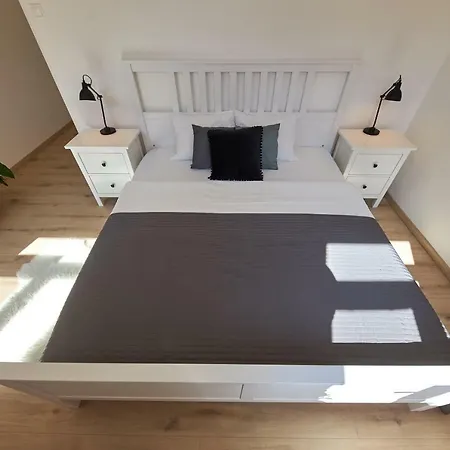 Апартаменти Le Monde - Amazing 5bdr In Downtown Братислава